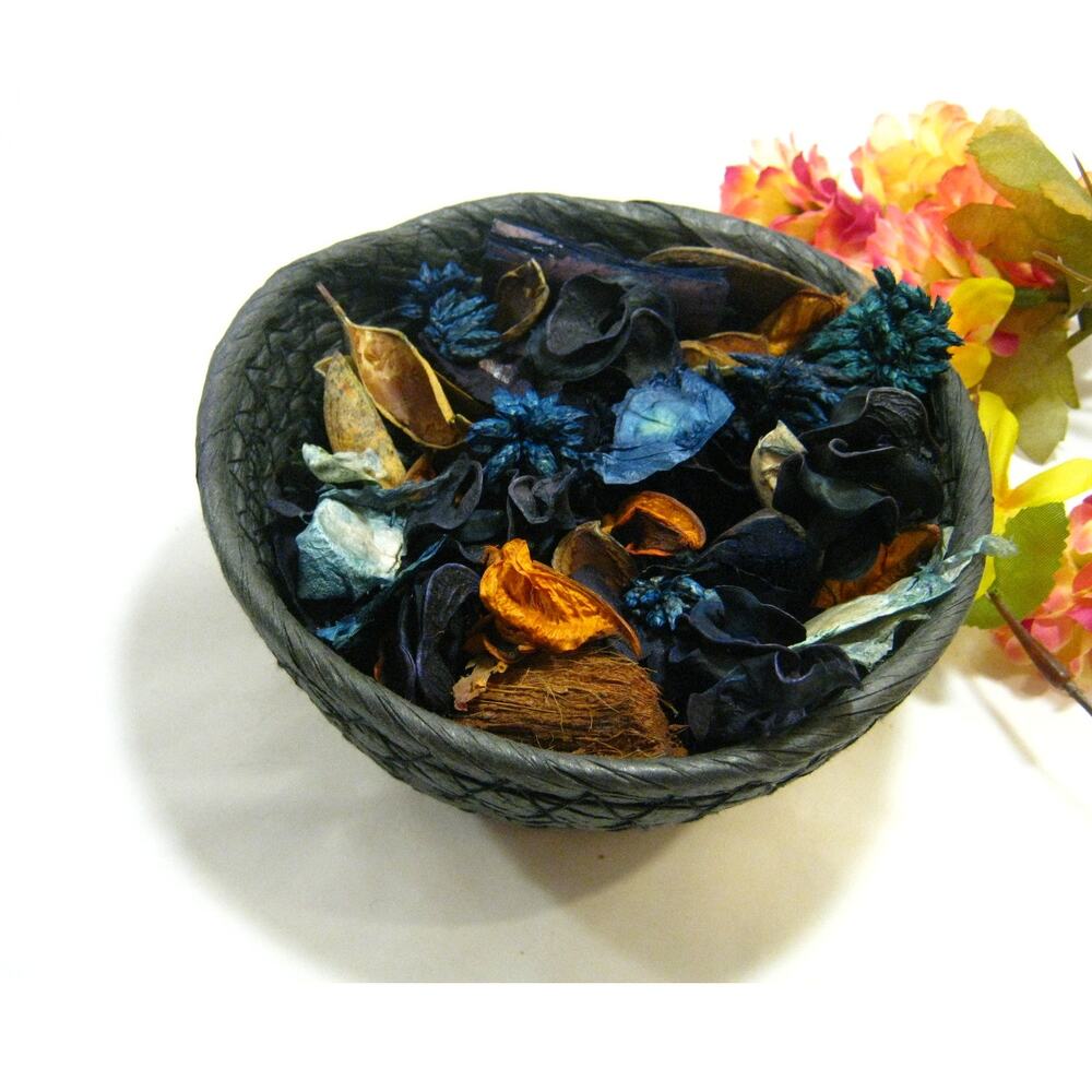 Handcrafted Potpourri Blue Mix all Season Floral Bark Berries Buds  w/Basket